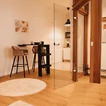 Studio Apartment Im Zentrum Mit Parkplatz & Neuem Badezimmer