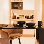 Studio Apartment Im Zentrum Mit Parkplatz & Neuem Badezimmer
