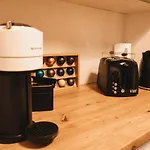 Studio Apartment Im Zentrum Mit Parkplatz & Neuem Badezimmer